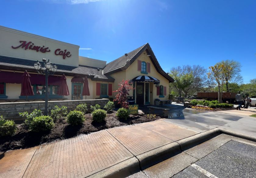 Mimi's Cafe exterior on a sunny day